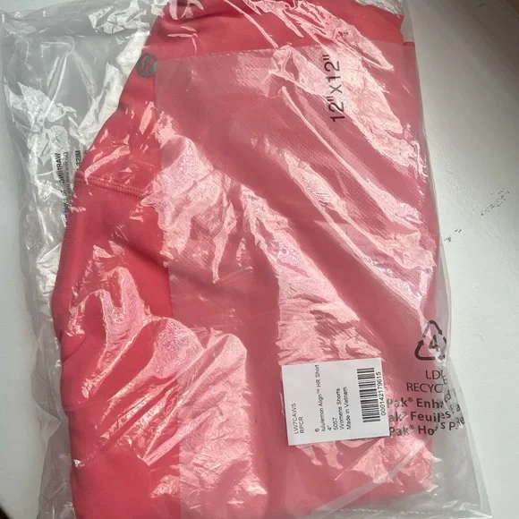 NWT Lululemon Align Shorts 4” in Raspberry Cream - Picture 5 of 8
